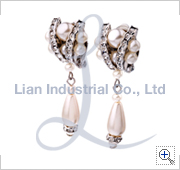 EAR62